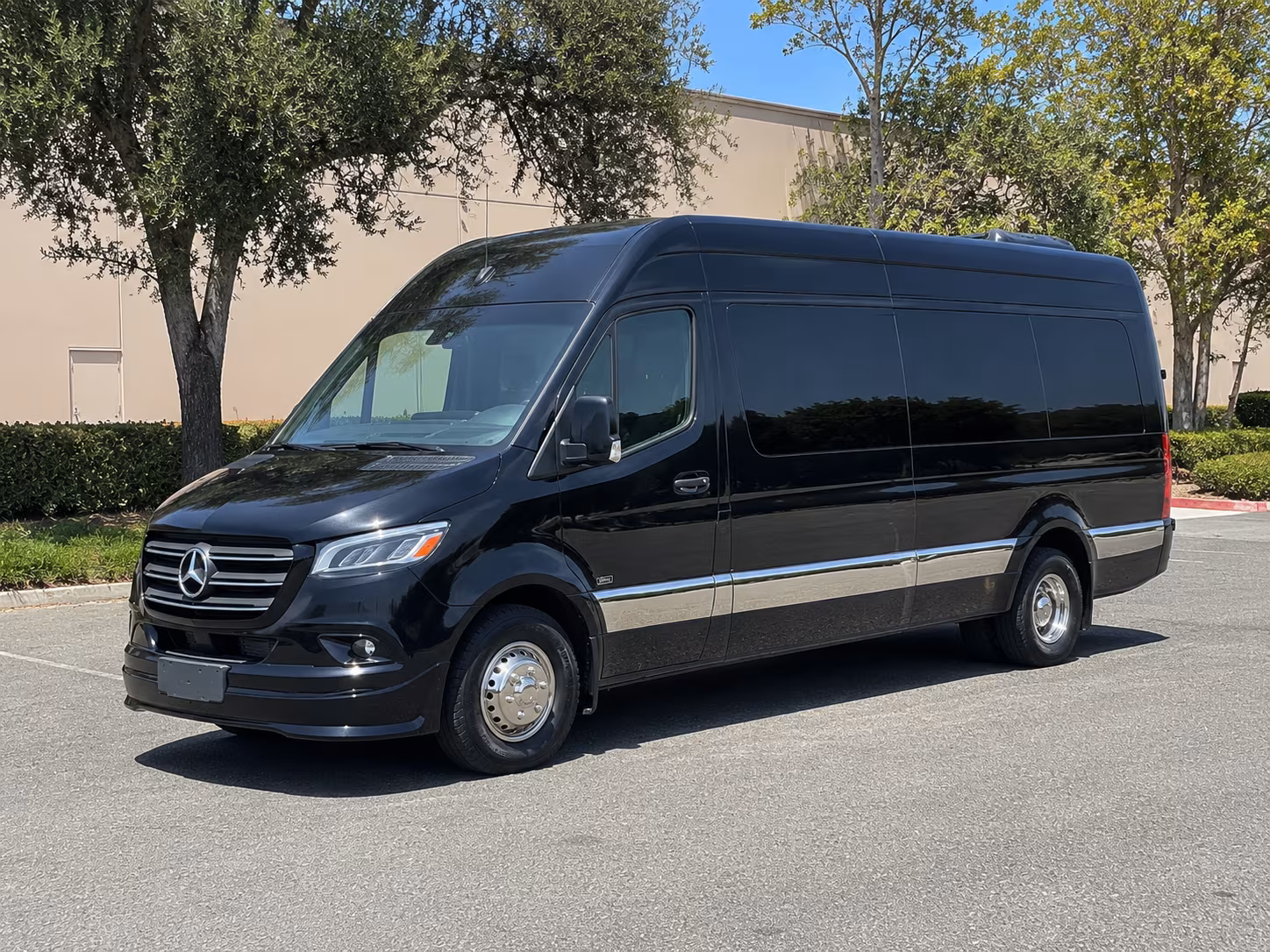 knoxville 20 passenger sprinter van
